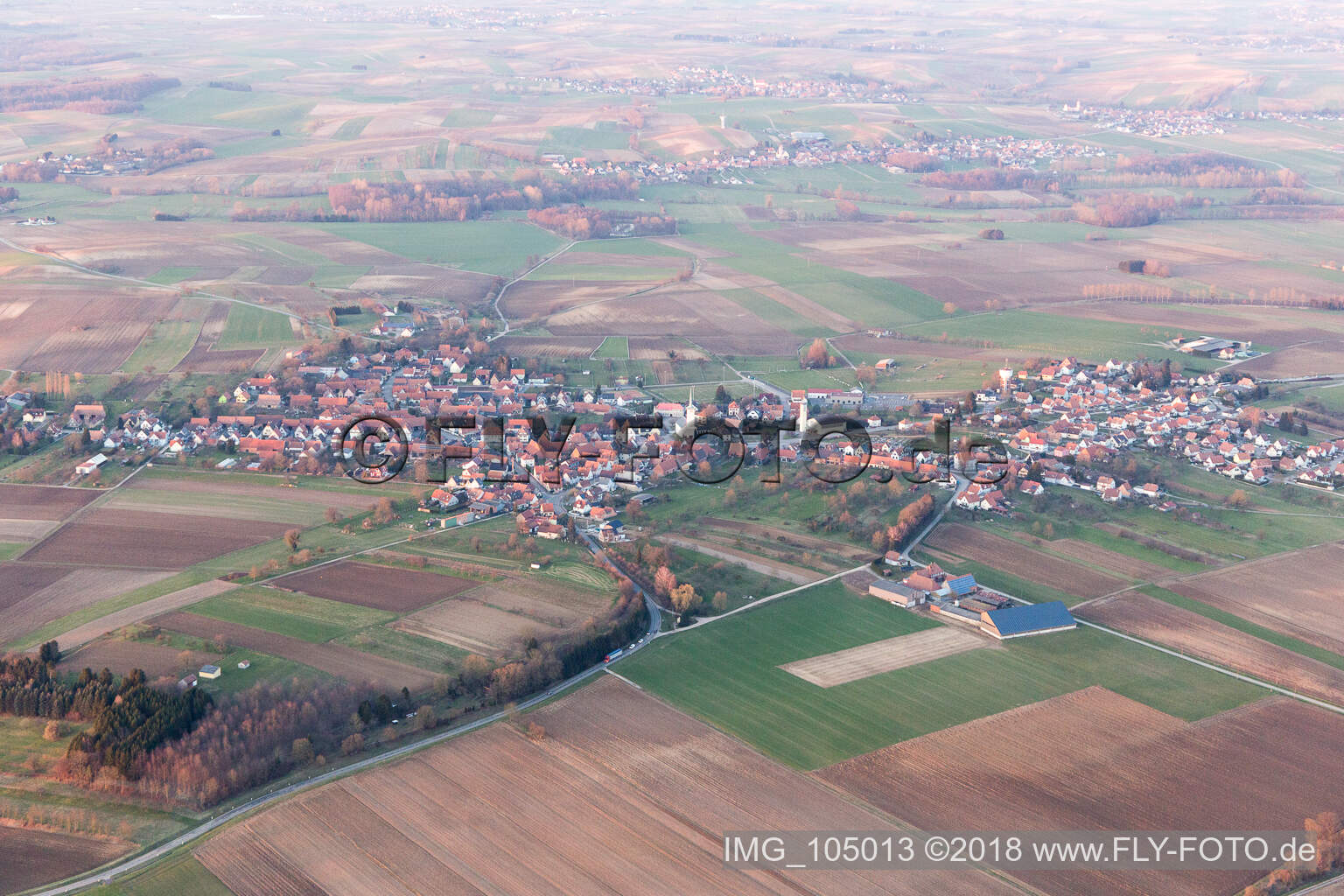 Drohnenaufname von Hatten im Bundesland Bas-Rhin, Frankreich