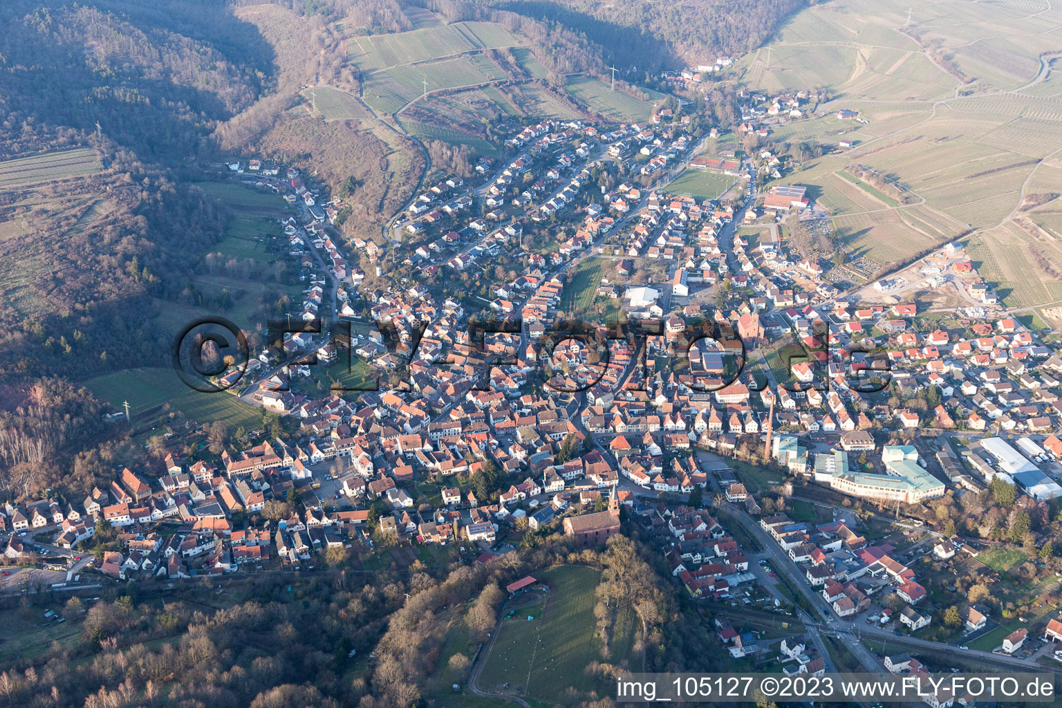 Luftaufnahme von Albersweiler im Bundesland Rheinland-Pfalz, Deutschland