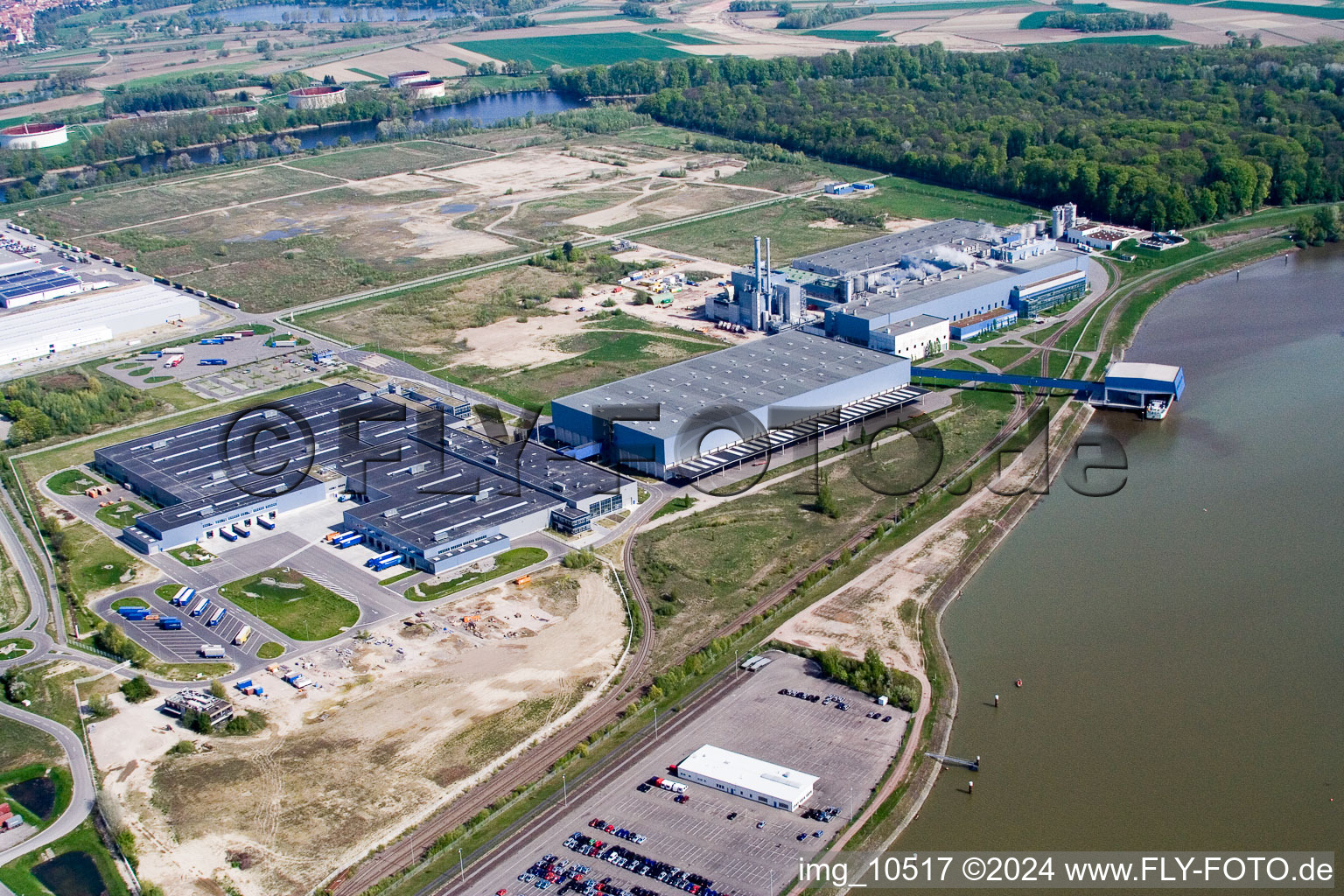 Industriegebiet Oberwald, Papierfabrik Palm im Ortsteil Maximiliansau in Wörth am Rhein im Bundesland Rheinland-Pfalz, Deutschland