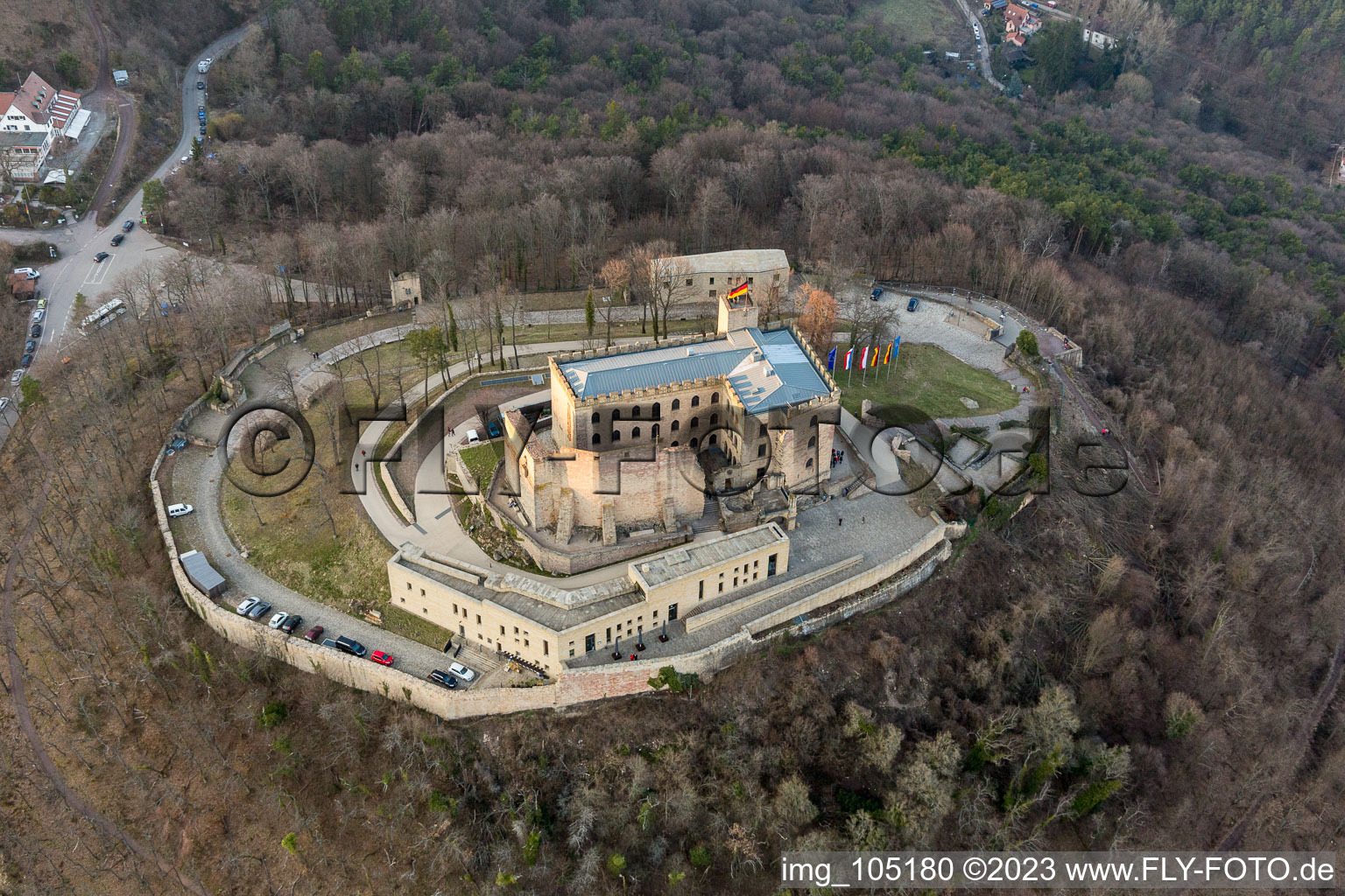 Schrägluftbild von Oberhambach, Hambacher Schloss im Ortsteil Diedesfeld in Neustadt an der Weinstraße im Bundesland Rheinland-Pfalz, Deutschland