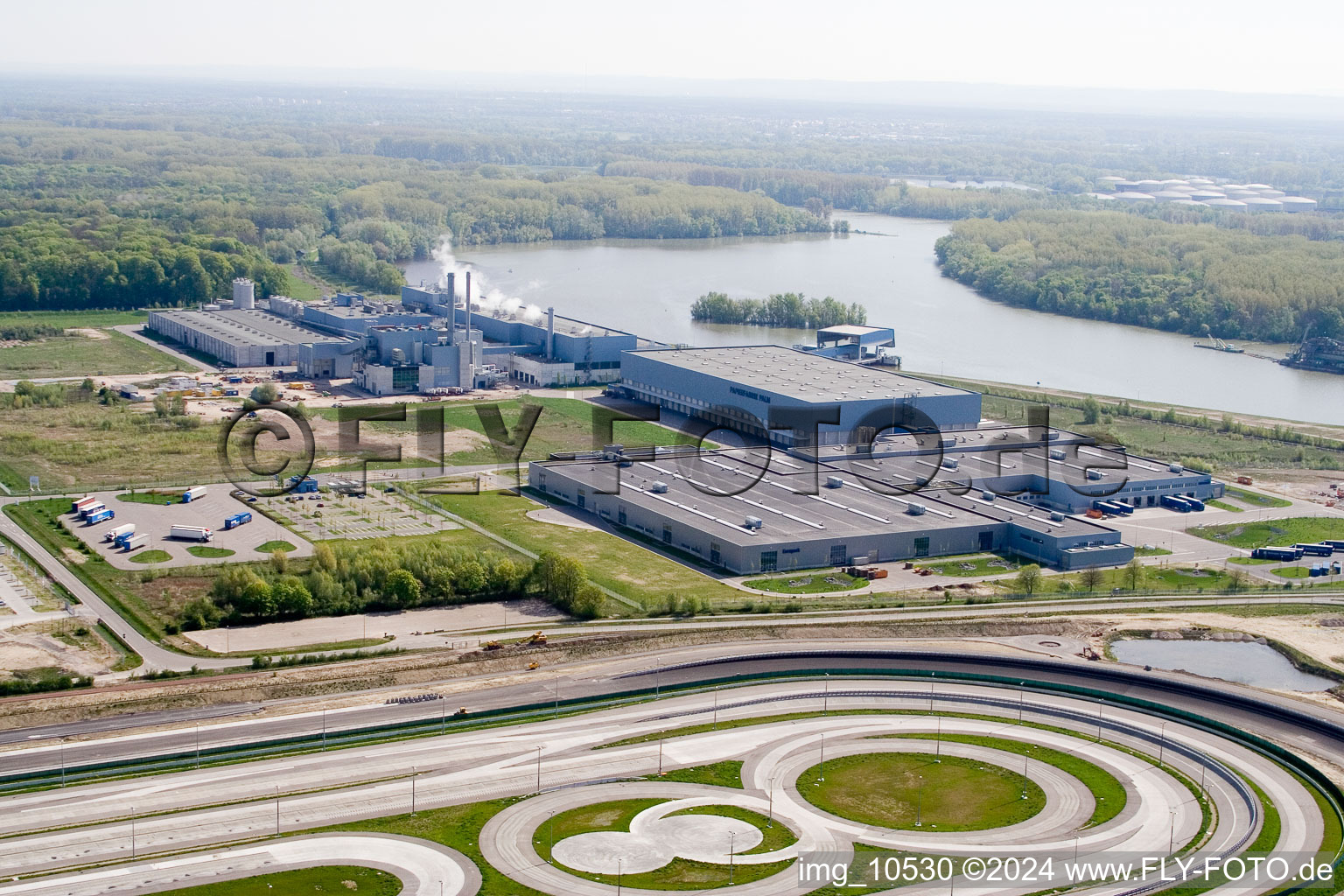 Industriegebiet Oberwald, Papierfabrik Palm in Wörth am Rhein im Bundesland Rheinland-Pfalz, Deutschland aus der Luft