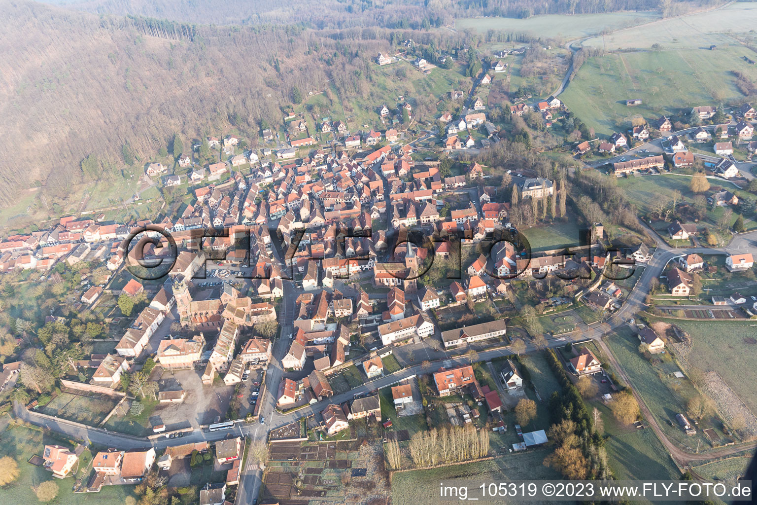 Neuwiller-lès-Saverne im Bundesland Bas-Rhin, Frankreich aus der Luft