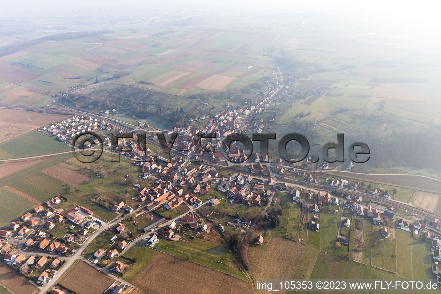 Drohnenbild von Ettendorf im Bundesland Bas-Rhin, Frankreich