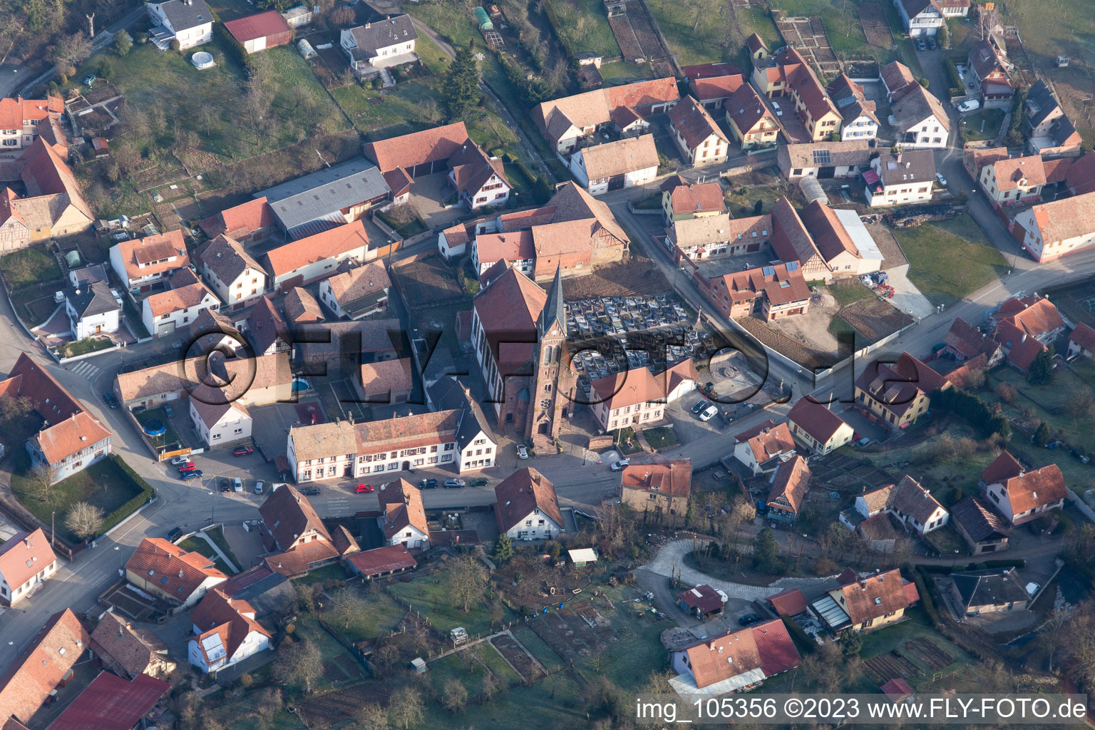 Ettendorf im Bundesland Bas-Rhin, Frankreich von der Drohne aus gesehen
