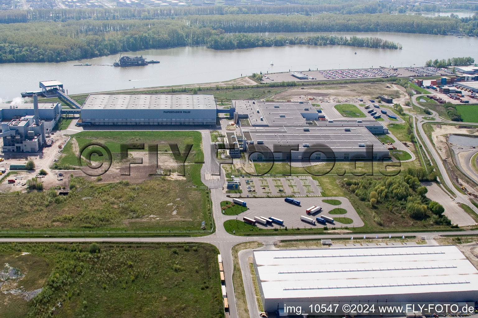 Industriegebiet Oberwald, Papierfabrik Palm in Wörth am Rhein im Bundesland Rheinland-Pfalz, Deutschland aus der Vogelperspektive