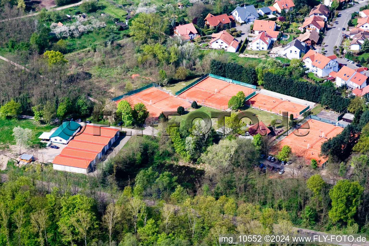 Tennisclub in Jockgrim im Bundesland Rheinland-Pfalz, Deutschland vom Flugzeug aus