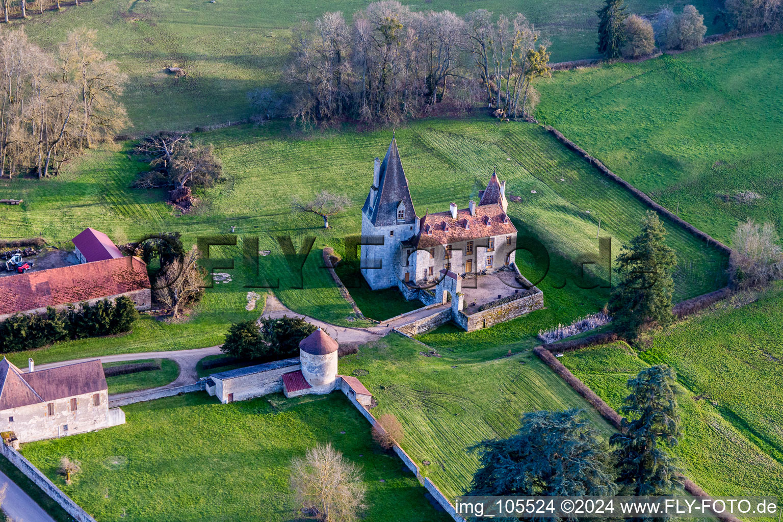 Château de Morlet im Burgund im Bundesland Saône-et-Loire, Frankreich von oben