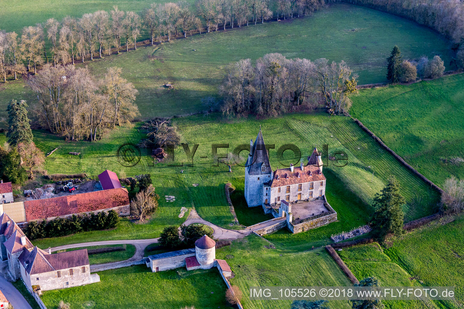 Château de Morlet im Burgund im Bundesland Saône-et-Loire, Frankreich aus der Luft