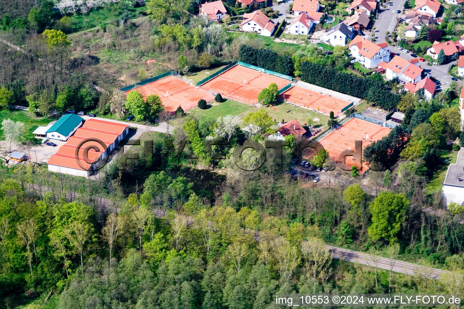 Tennisclub in Jockgrim im Bundesland Rheinland-Pfalz, Deutschland aus der Vogelperspektive