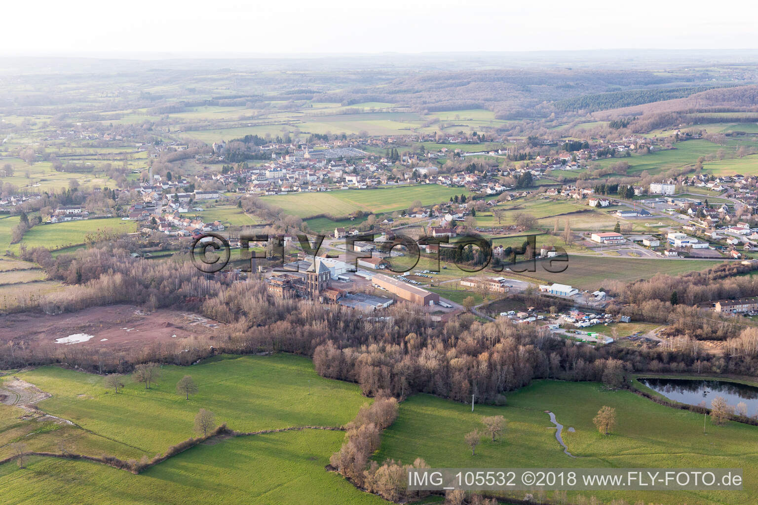 Luftbild von Épinac, Ehemaliges Hüttenwerk (Burgund) im Bundesland Saône-et-Loire, Frankreich