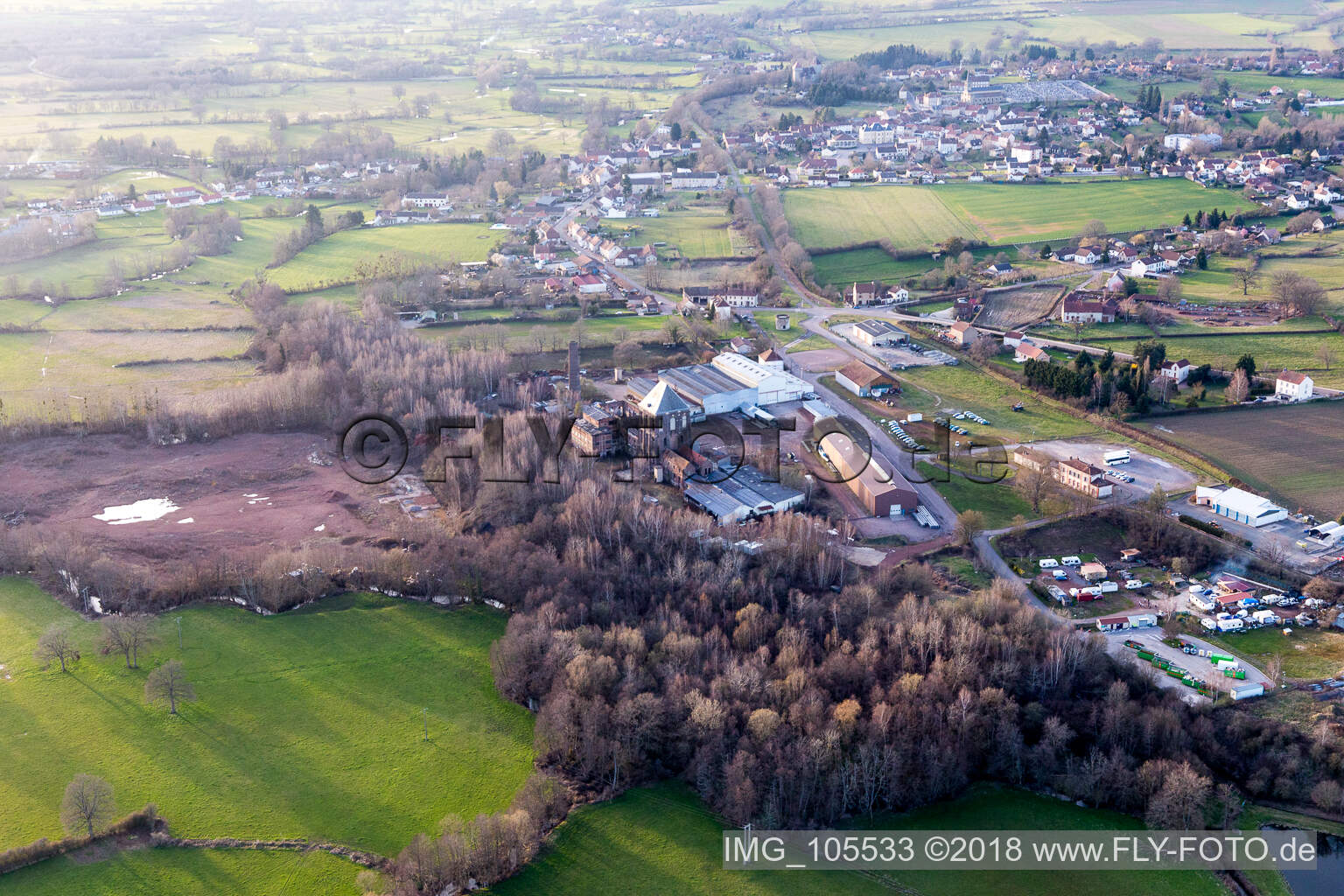 Luftaufnahme von Épinac, Ehemaliges Hüttenwerk (Burgund) im Bundesland Saône-et-Loire, Frankreich