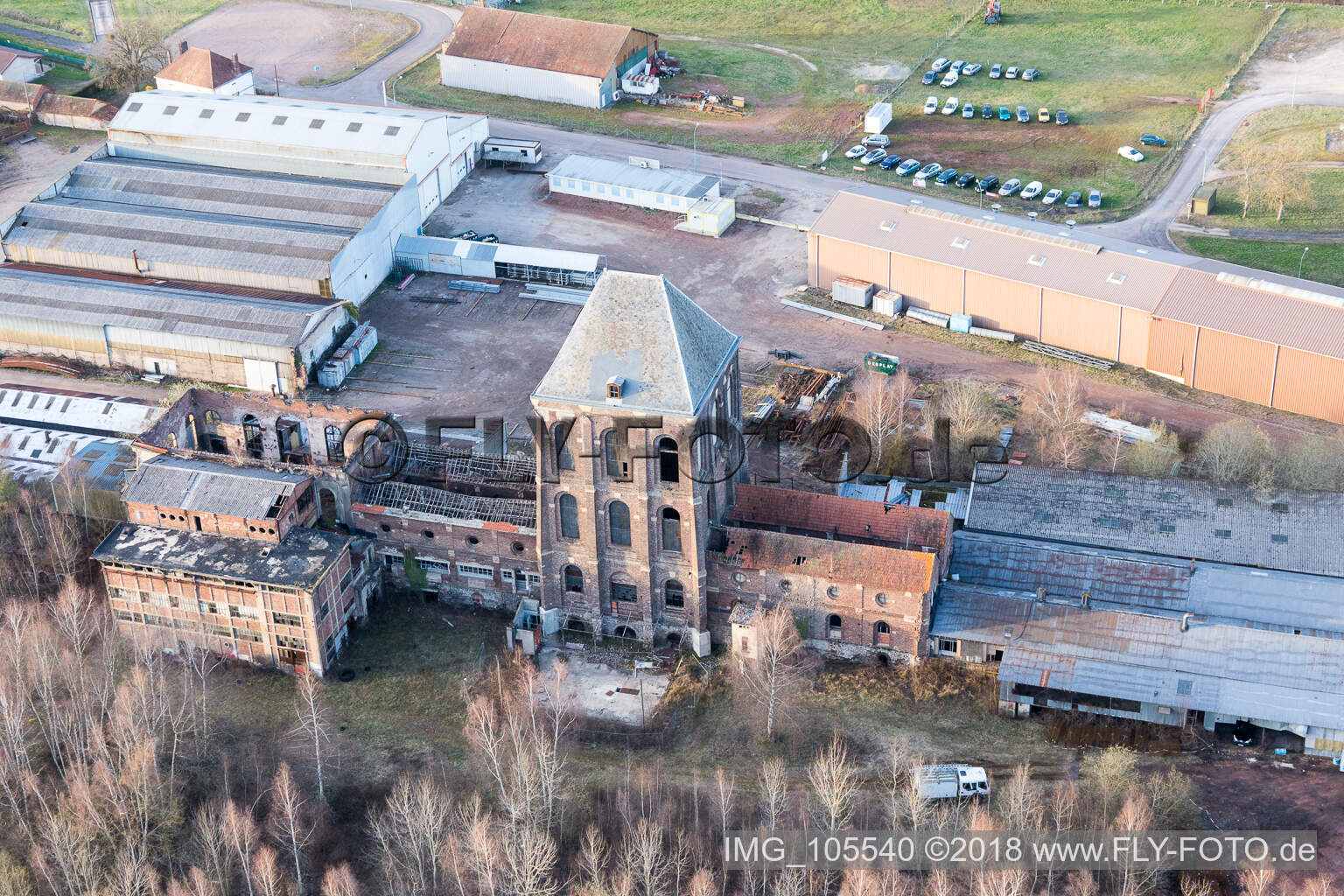 Épinac, Ehemaliges Hüttenwerk (Burgund) im Bundesland Saône-et-Loire, Frankreich aus der Luft