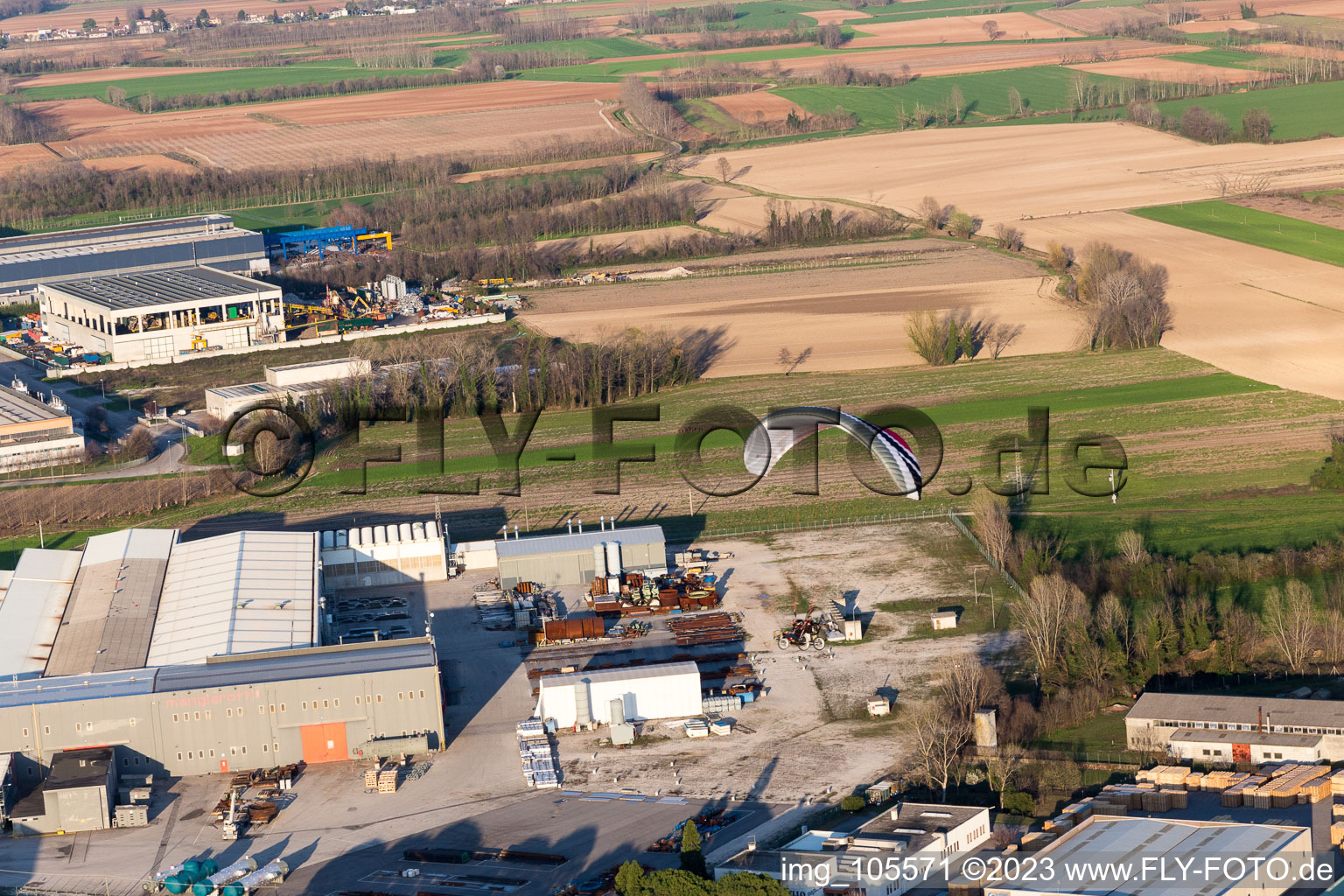 Panellia di Sedegliano, Al Casale Flugplatz im Bundesland Friaul-Julisch Venetien, Italien aus der Luft