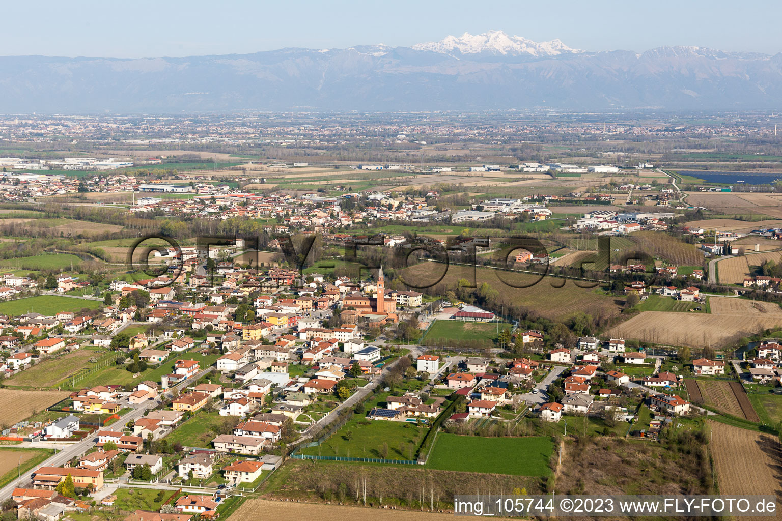 Luftbild von Pescincanna im Bundesland Friaul-Julisch Venetien, Italien