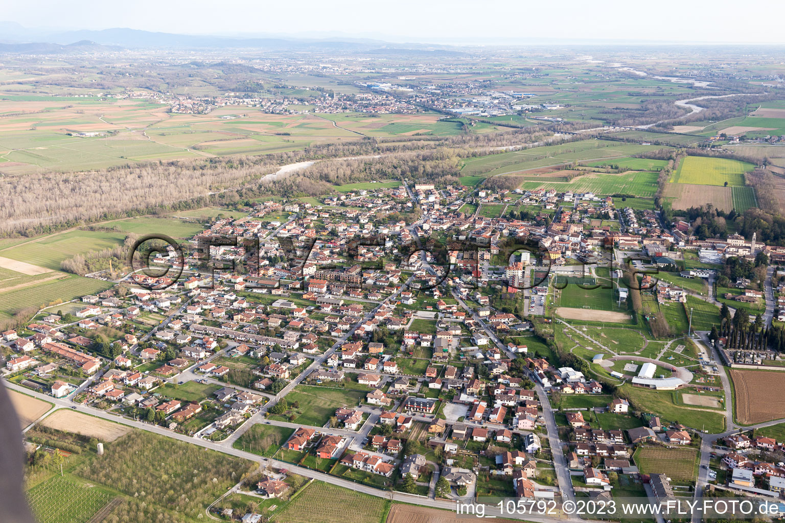 Luftbild von Pradamano im Bundesland Friaul-Julisch Venetien, Italien
