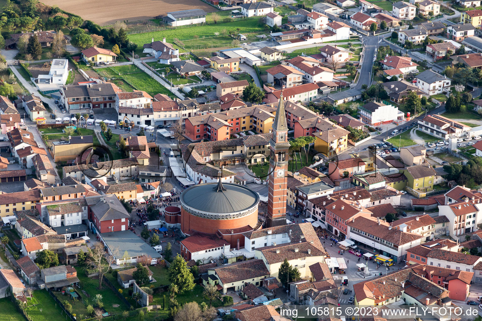 Luftbild von Monte Santo-Stradalta im Bundesland Friaul-Julisch Venetien, Italien