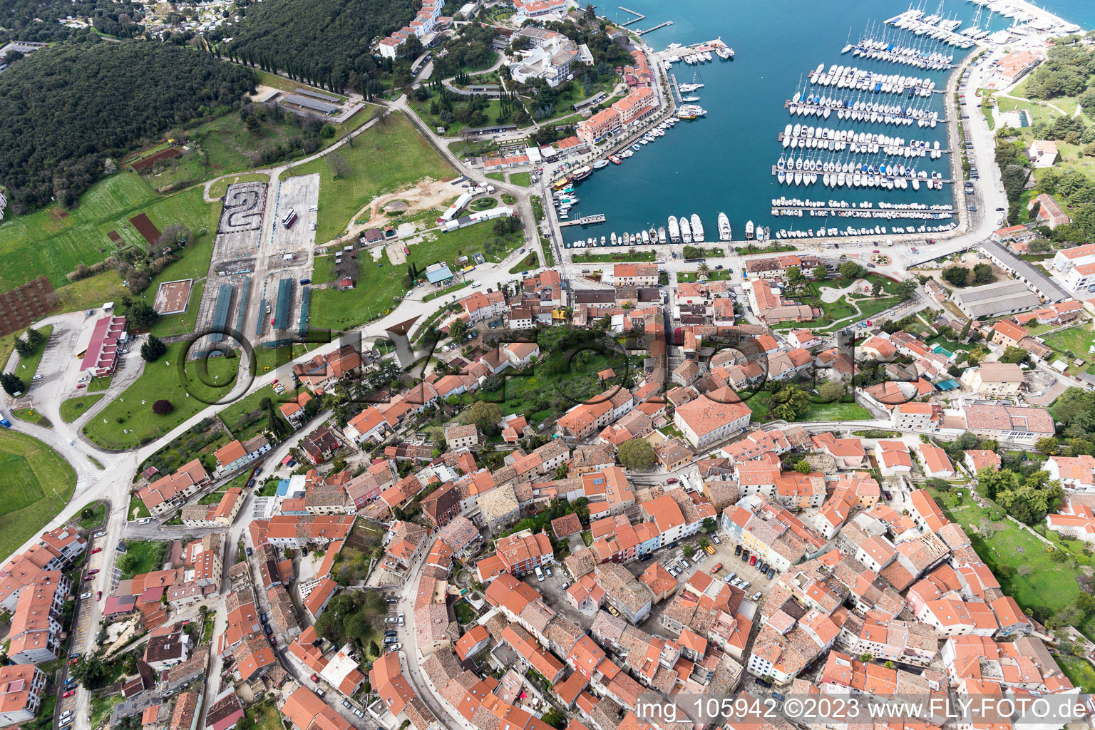 Vrsar im Bundesland Istria, Kroatien von oben gesehen