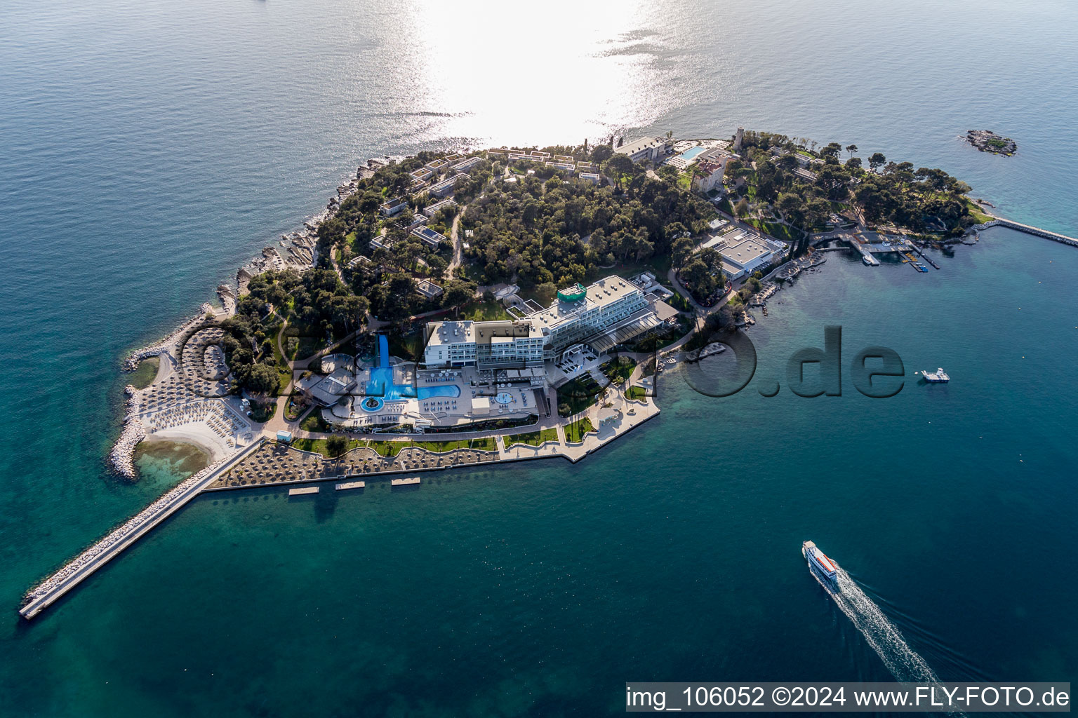 Hotelinsel Otok Sveti Nikola in der Bucht von Poreč im Bundesland Istria, Kroatien
