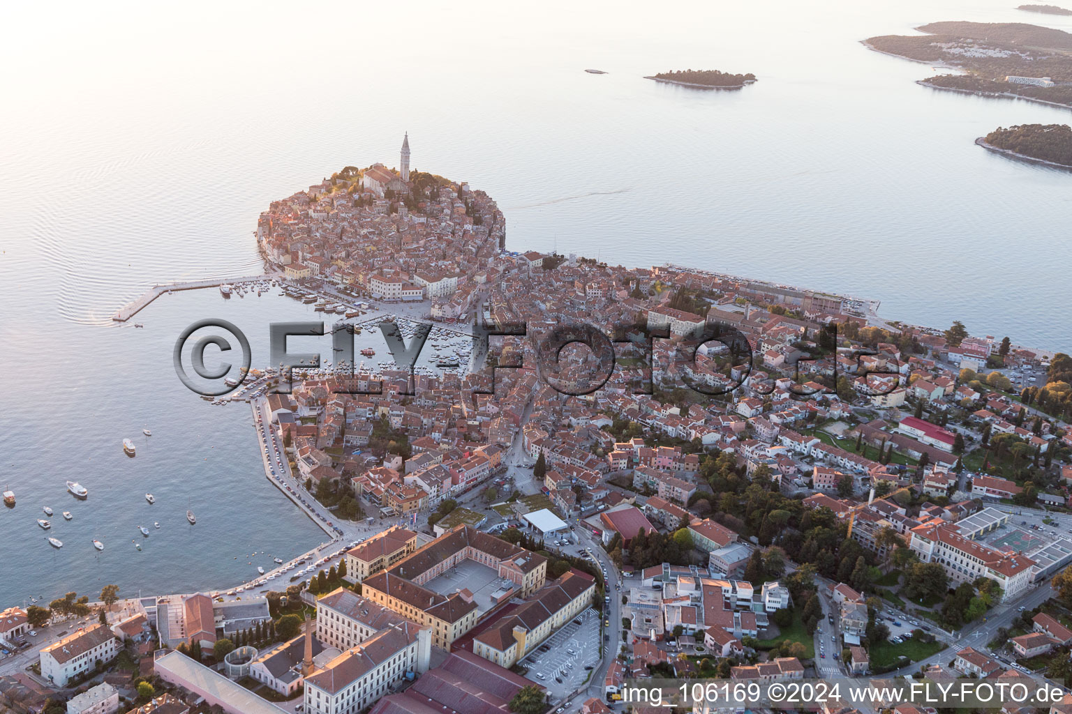 Drohnenaufname von Rovinj im Bundesland Istria, Kroatien