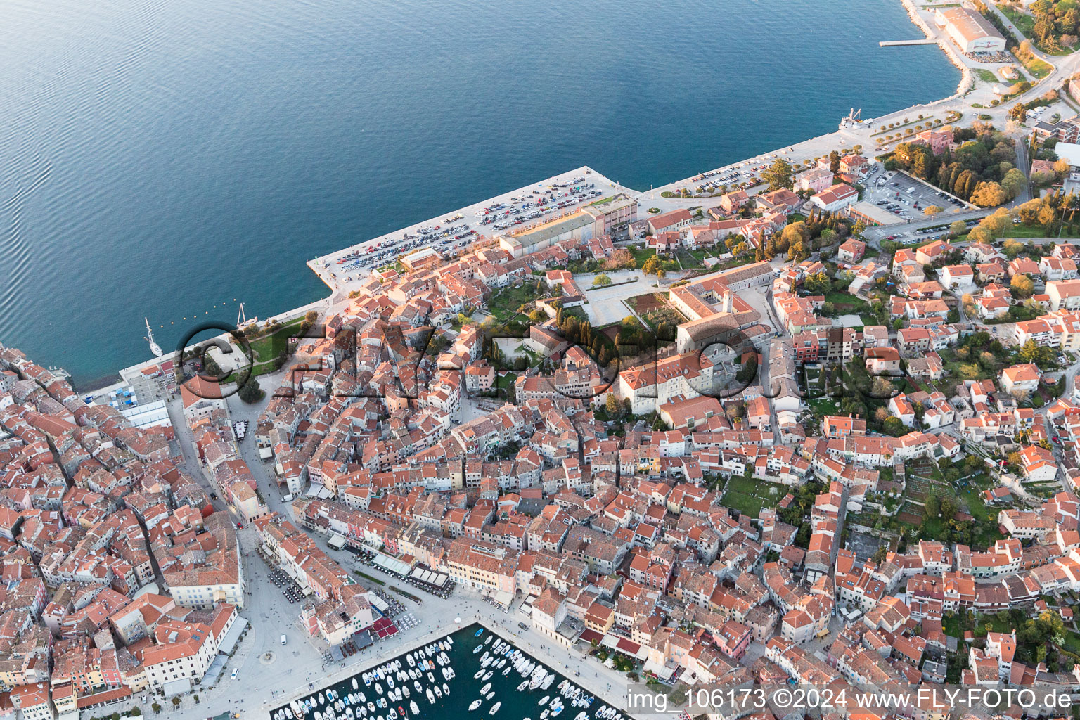 Luftbild von Rovinj im Bundesland Gespanschaft Istrien, Kroatien