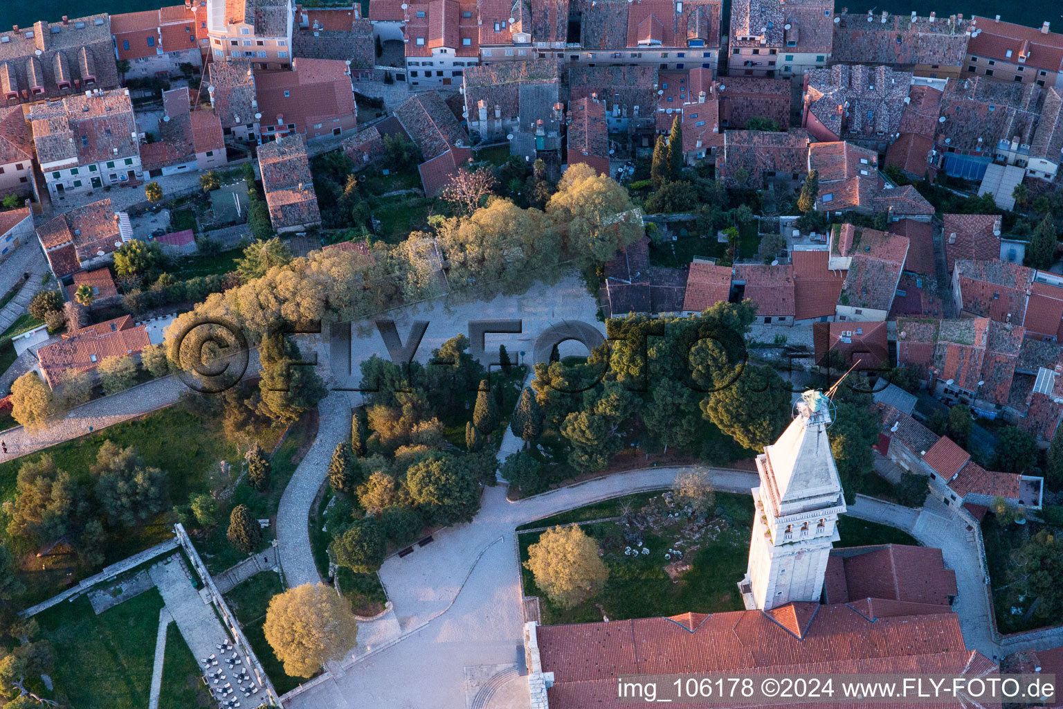 Schrägluftbild von Rovinj im Bundesland Istria, Kroatien