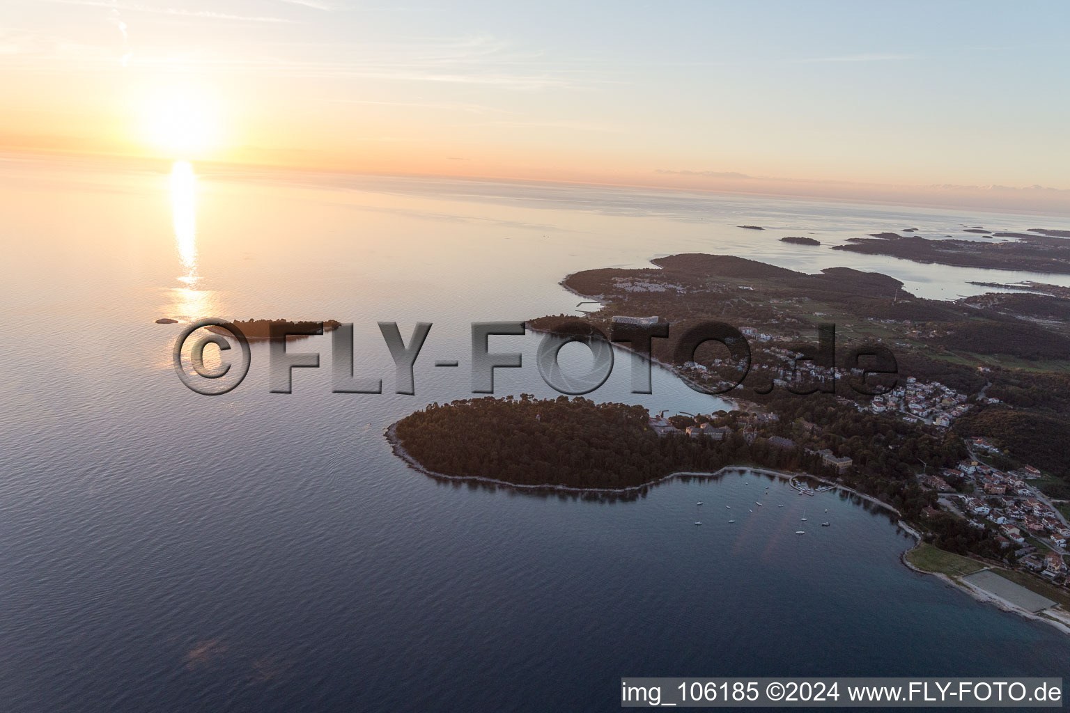 Drohnenaufname von Rovinj im Bundesland Istria, Kroatien