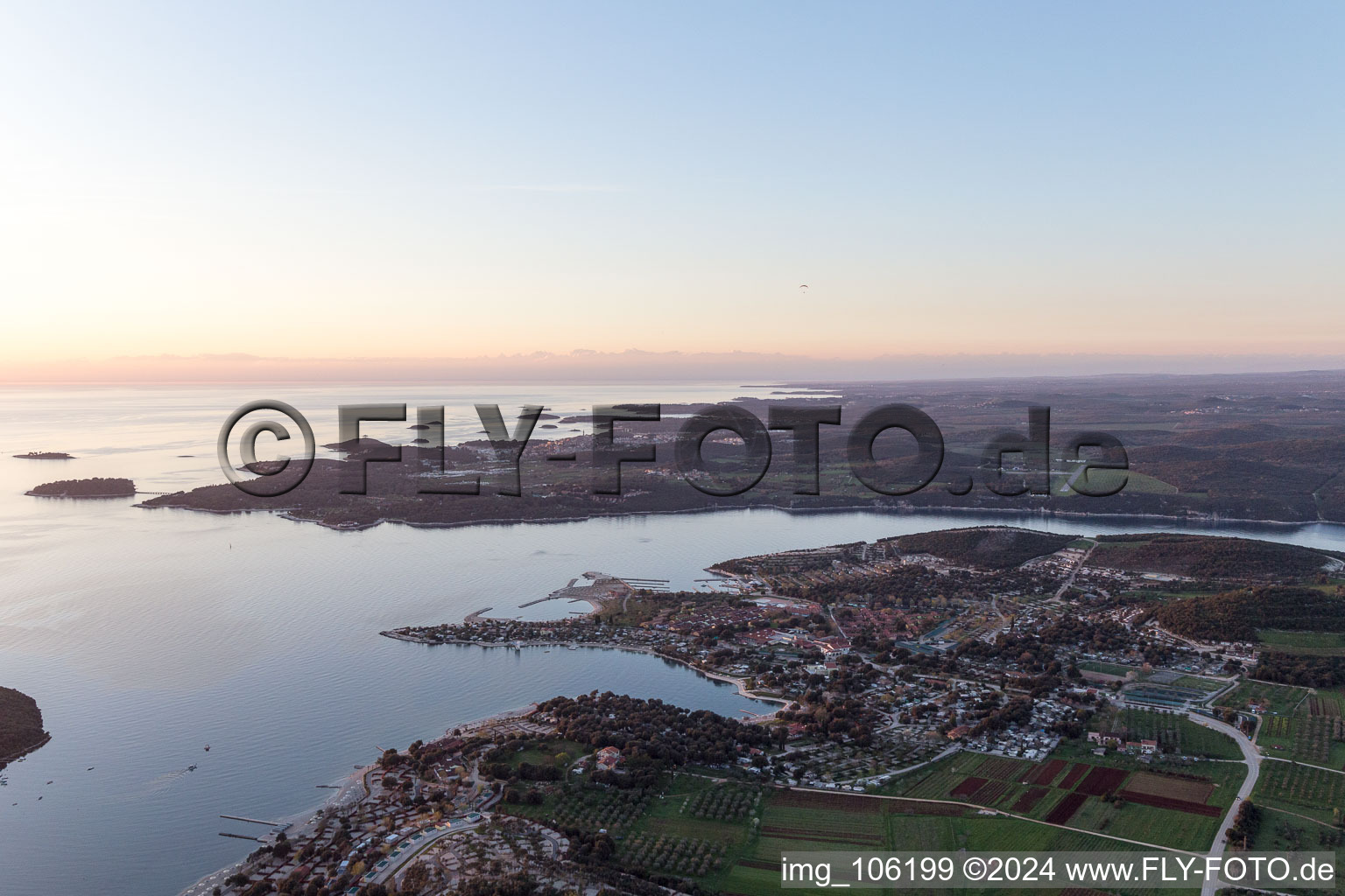 Drohnenbild von Rovinj im Bundesland Gespanschaft Istrien, Kroatien