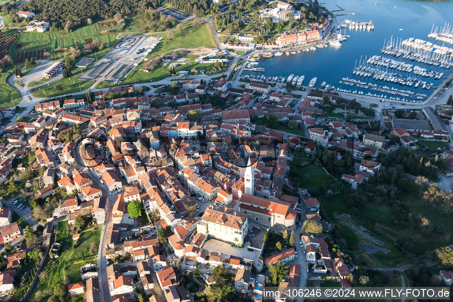 Altstadtbereich und Innenstadtzentrum in Vrsar in Istrien - Istarska zupanija im Bundesland Istria, Kroatien