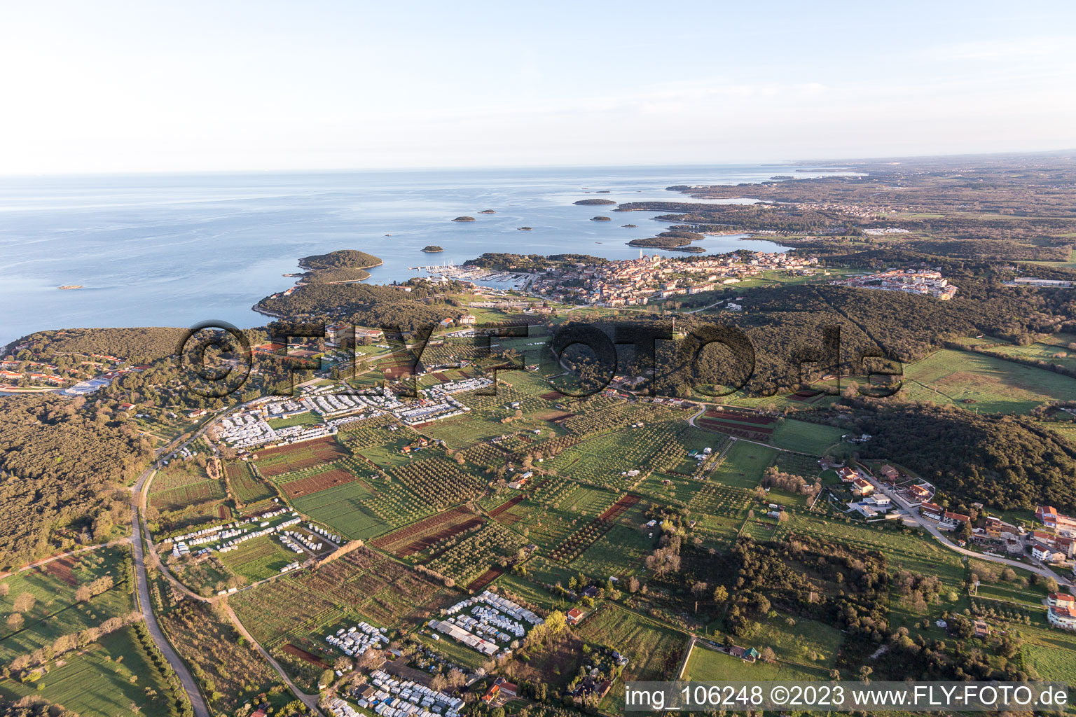 Vrsar im Bundesland Istria, Kroatien von einer Drohne aus