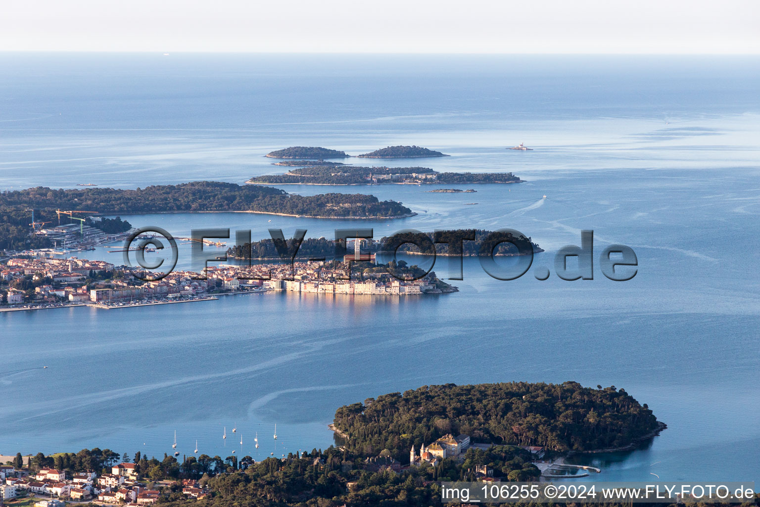 Drohnenbild von Rovinj im Bundesland Istria, Kroatien