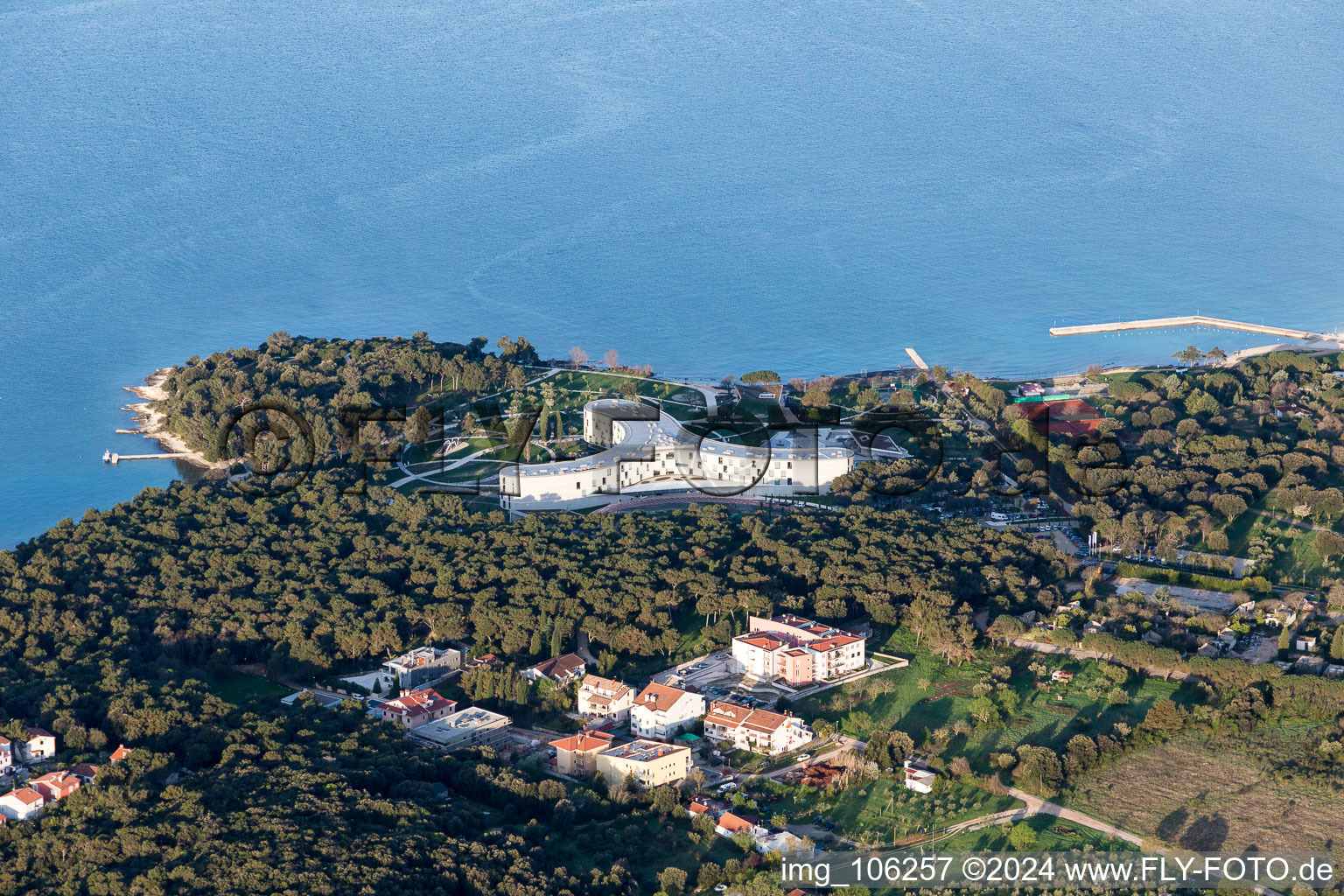 Rovinj im Bundesland Gespanschaft Istrien, Kroatien von der Drohne aus gesehen