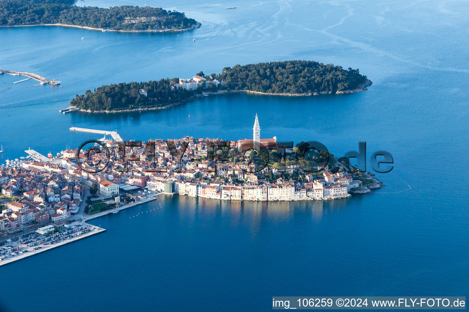 Rovinj im Bundesland Istria, Kroatien von der Drohne aus gesehen