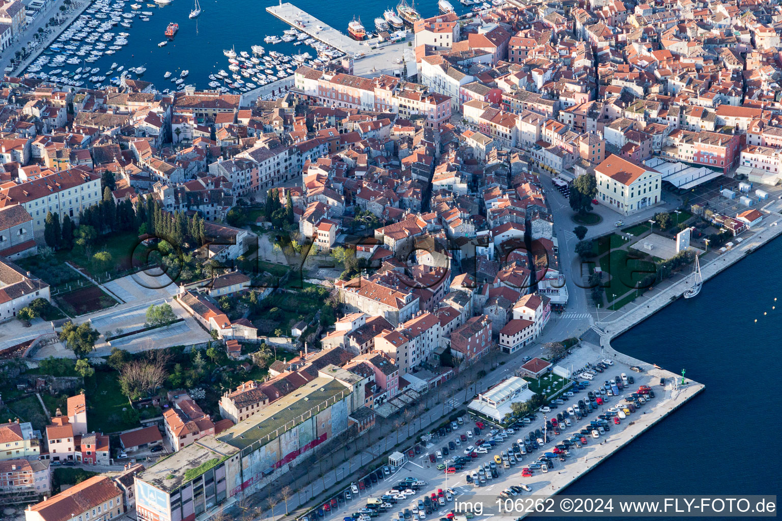 Schrägluftbild von Rovinj im Bundesland Istria, Kroatien