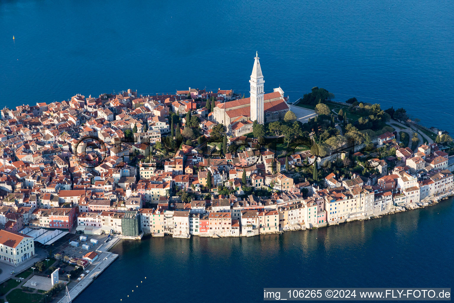 Rovinj im Bundesland Istria, Kroatien von oben gesehen