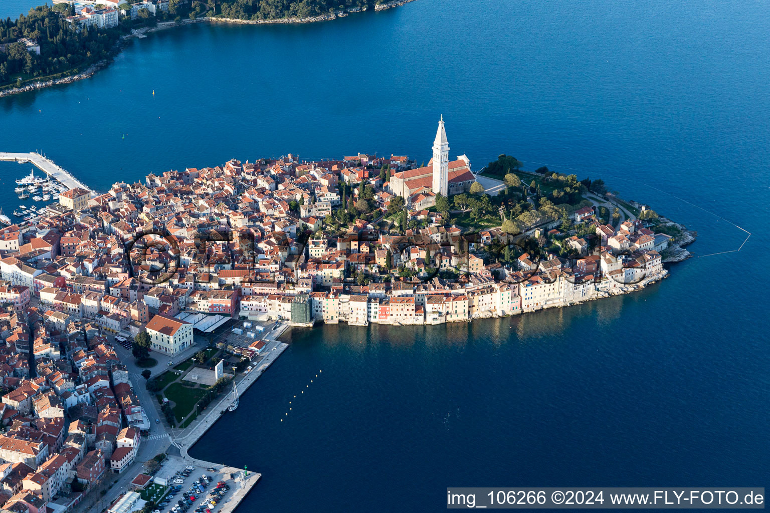 Rovinj im Bundesland Istria, Kroatien vom Flugzeug aus