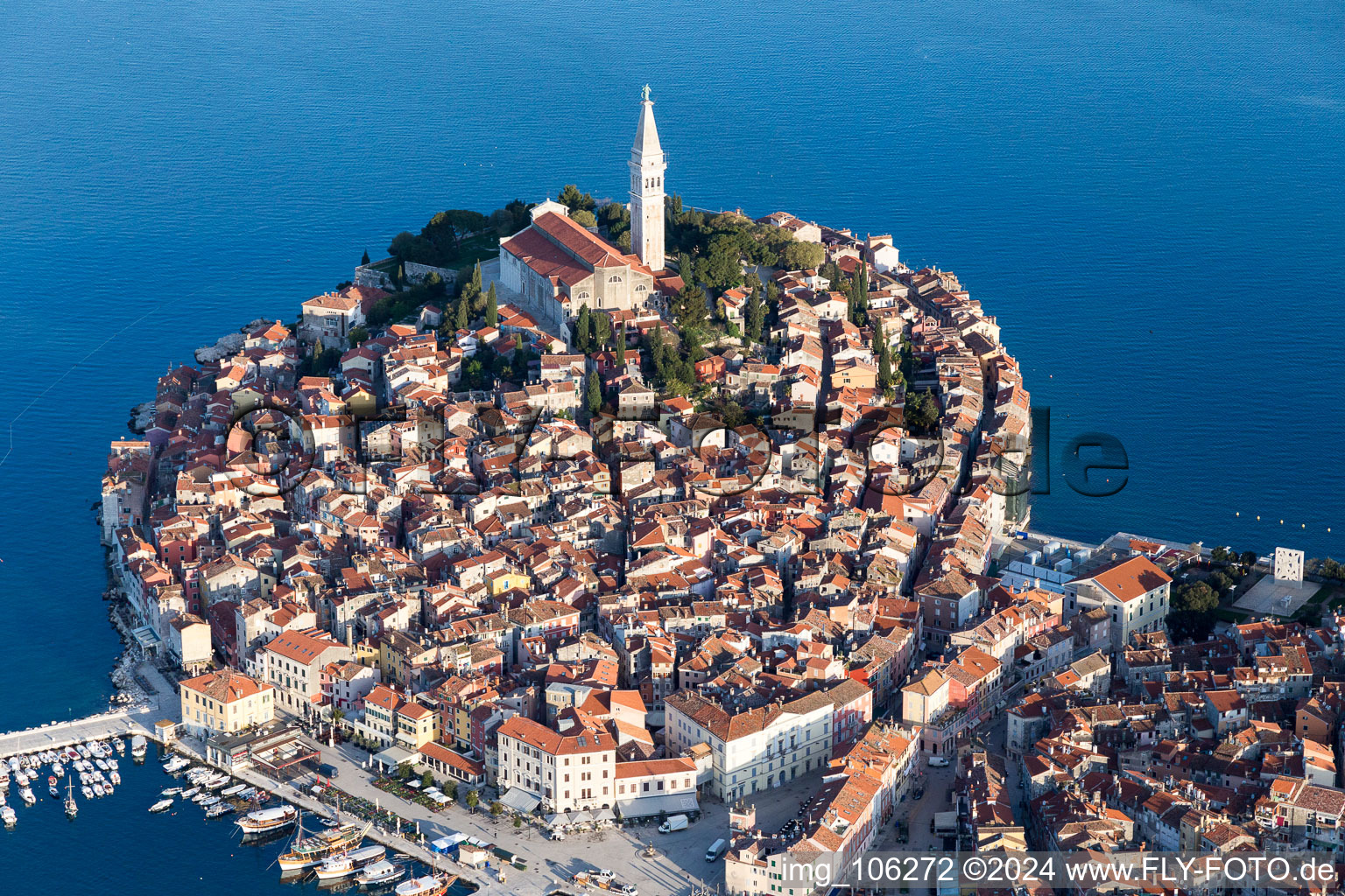 Rovinj im Bundesland Gespanschaft Istrien, Kroatien von einer Drohne aus