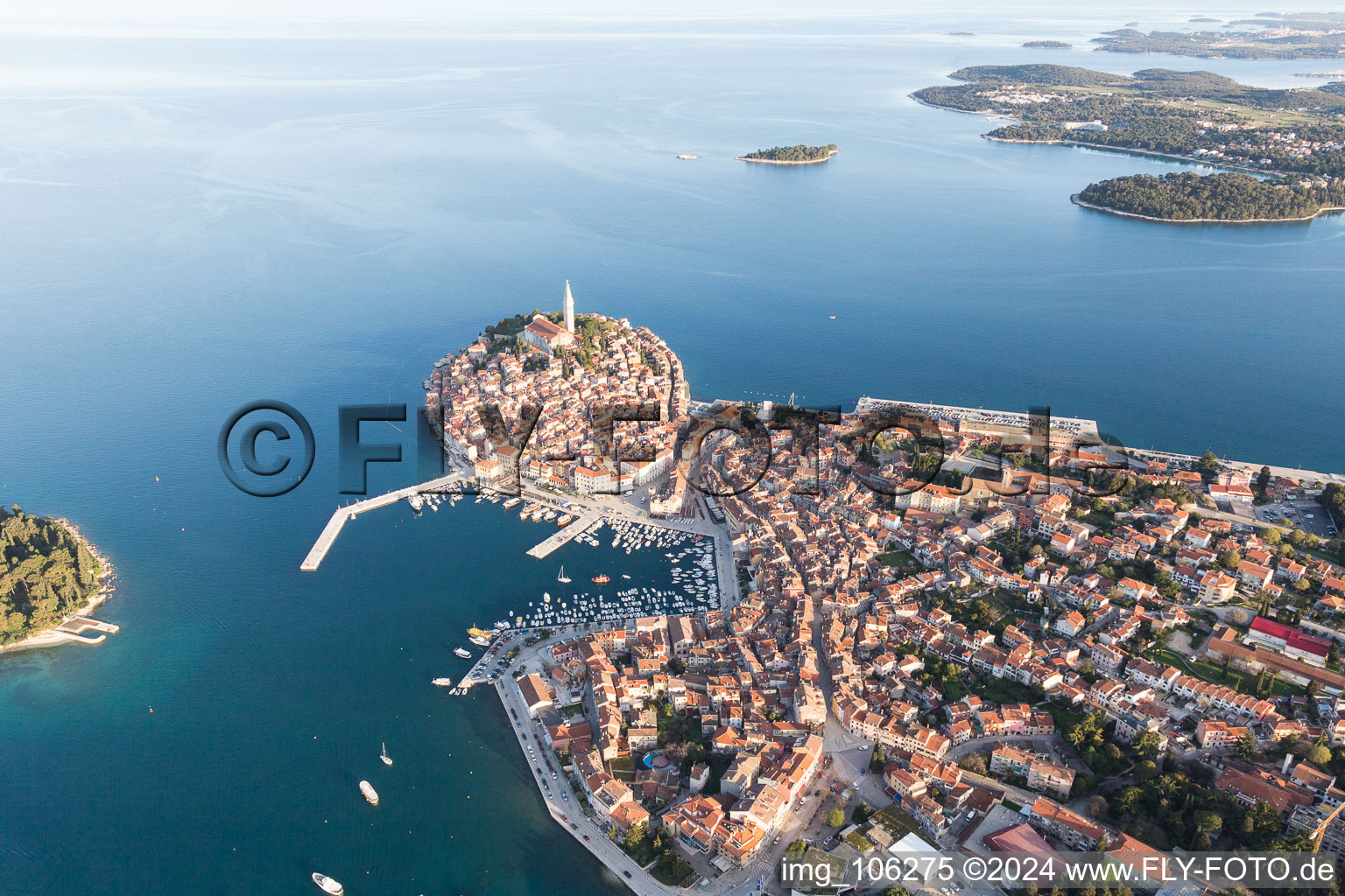 Rovinj im Bundesland Istria, Kroatien von der Drohne aus gesehen