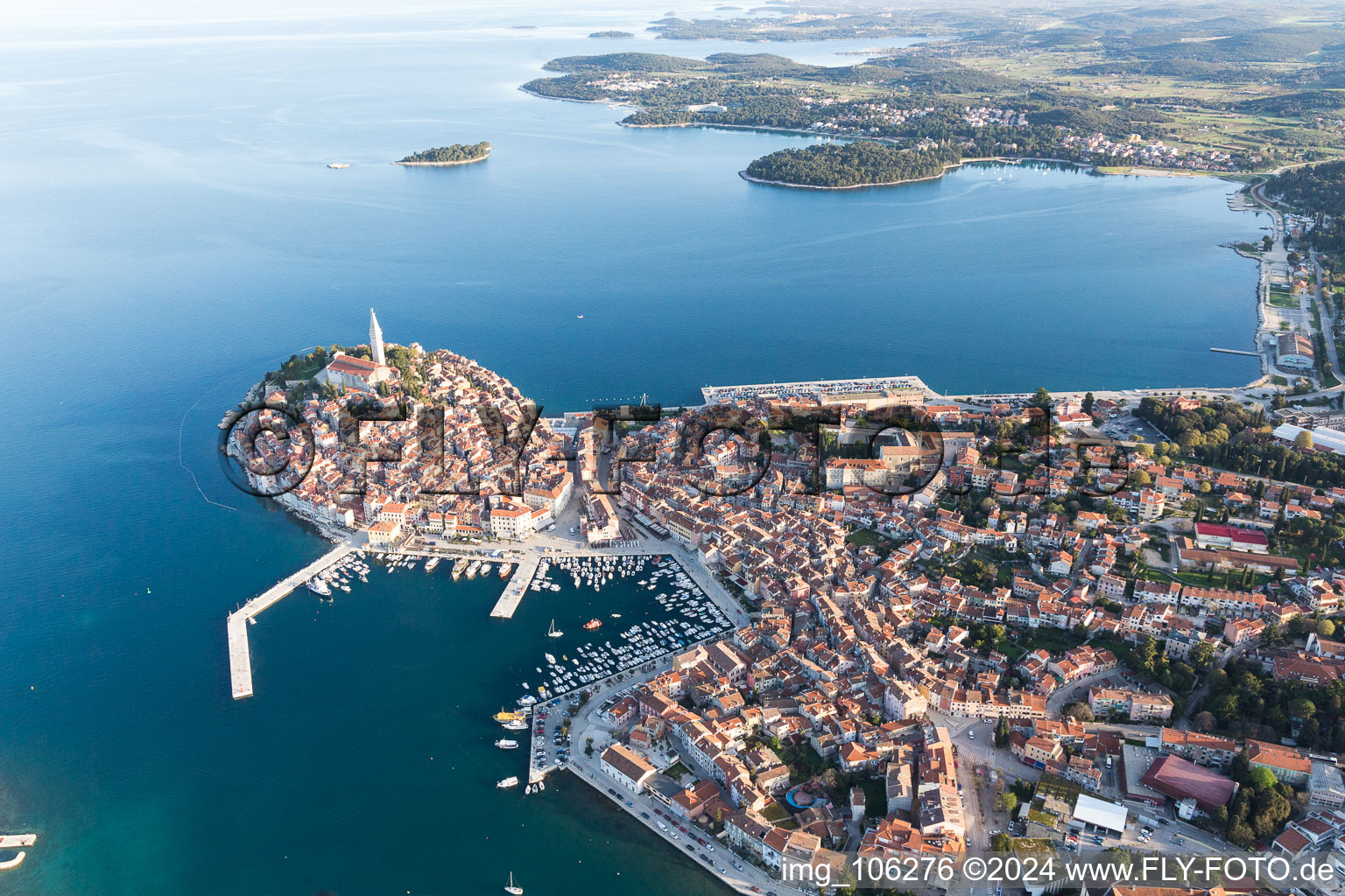 Schrägluftbild von Rovinj im Bundesland Gespanschaft Istrien, Kroatien