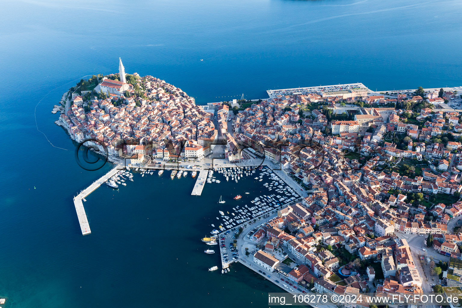 Schrägluftbild von Rovinj im Bundesland Istria, Kroatien