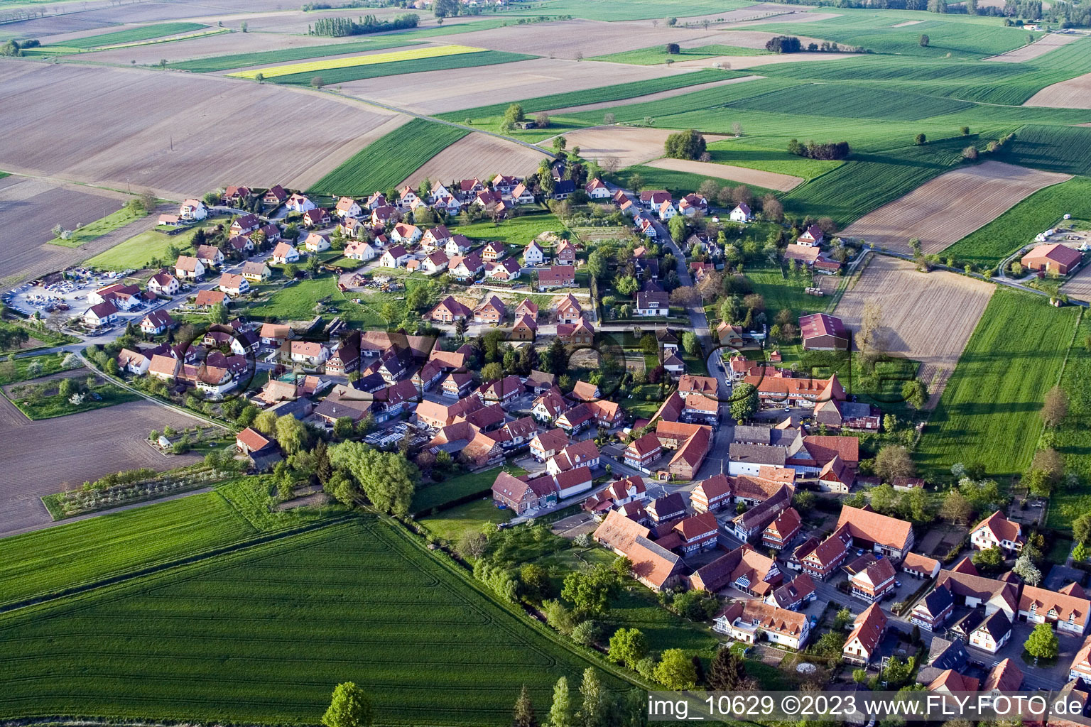 Hunspach im Bundesland Bas-Rhin, Frankreich aus der Luft betrachtet
