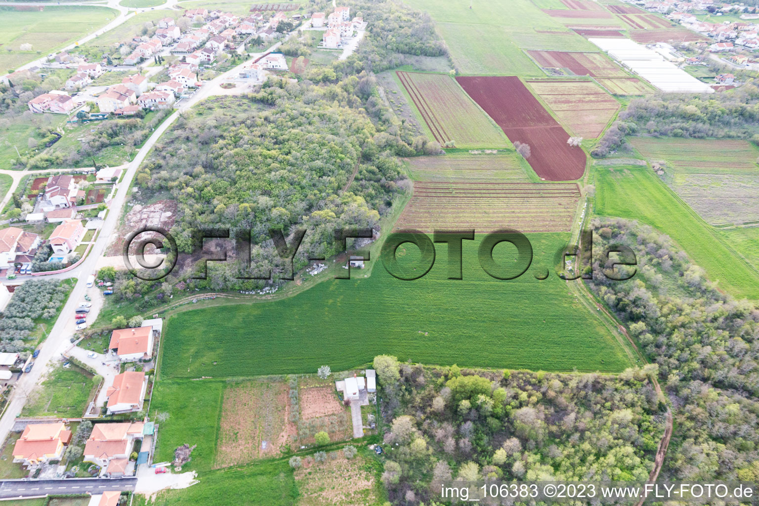 Luftaufnahme von Vrvari im Bundesland Istria, Kroatien
