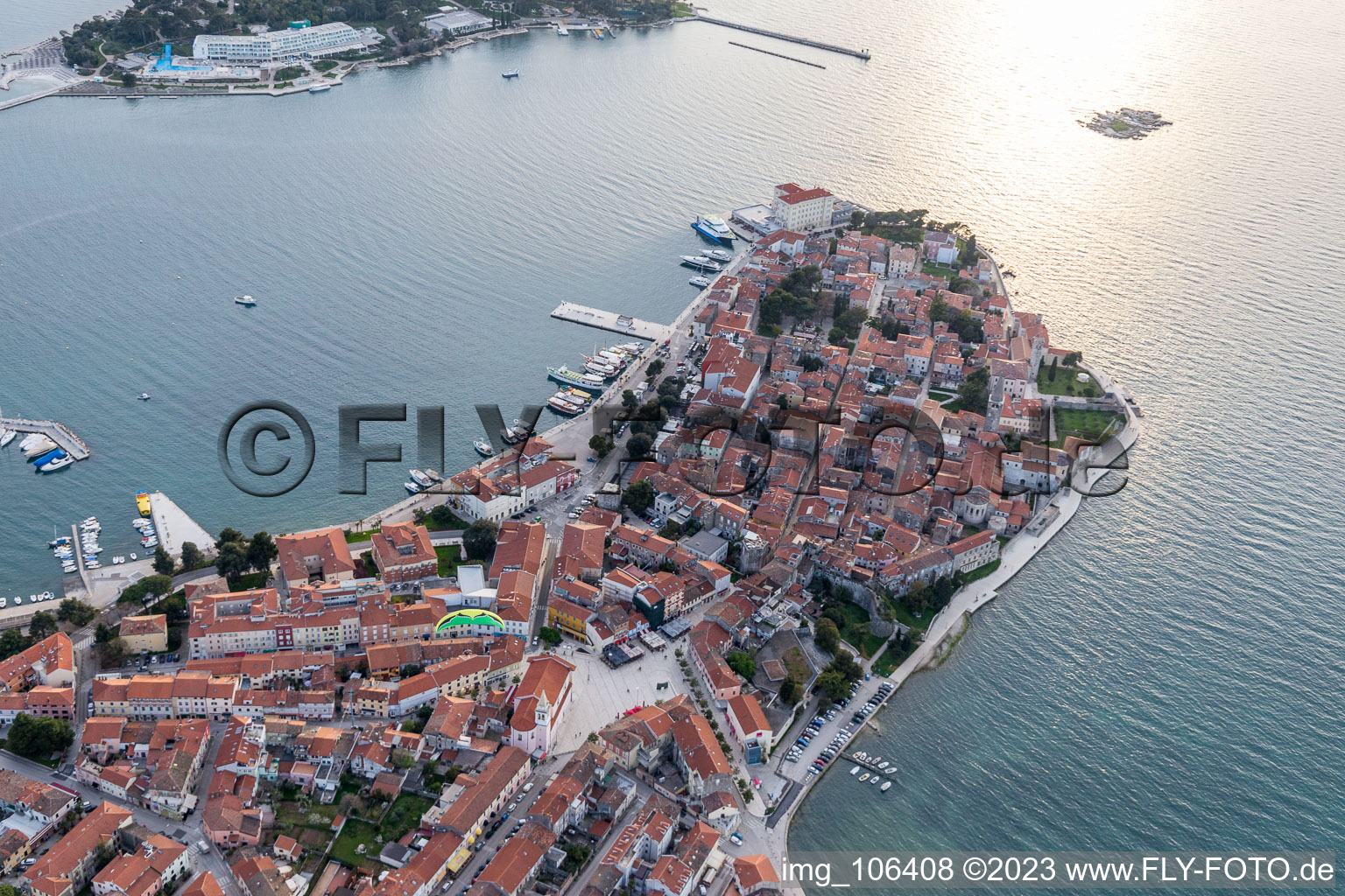 Drohnenbild von Poreč im Bundesland Istria, Kroatien