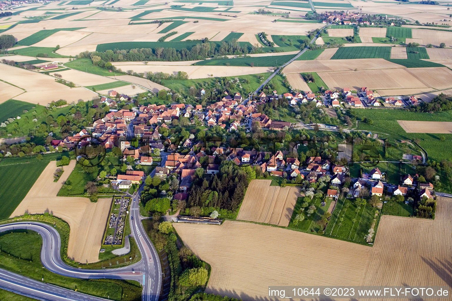 Hohwiller im Bundesland Bas-Rhin, Frankreich aus der Drohnenperspektive