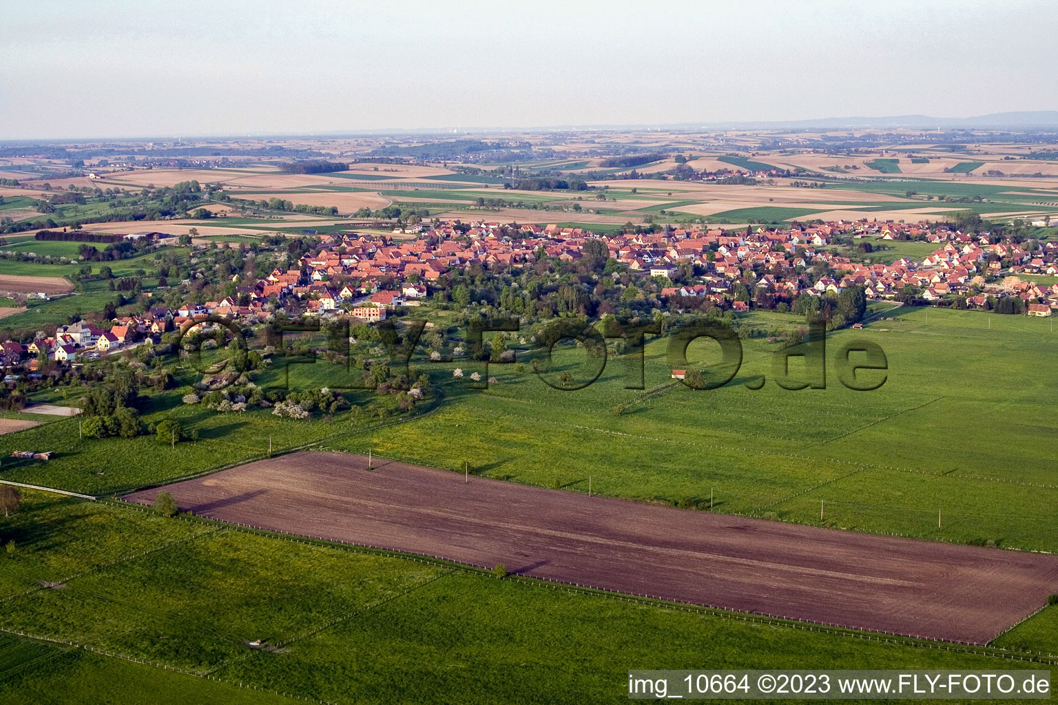 Surbourg im Bundesland Bas-Rhin, Frankreich von oben gesehen