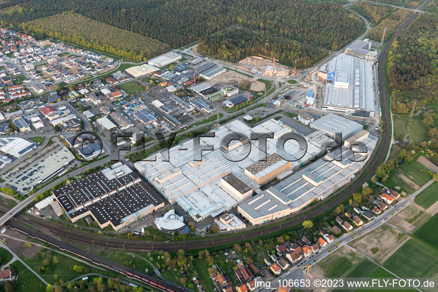 Luftaufnahme von Graben-Neudorf, SEW-EURODRIVE GmbH & Co KG im Bundesland Baden-Württemberg, Deutschland