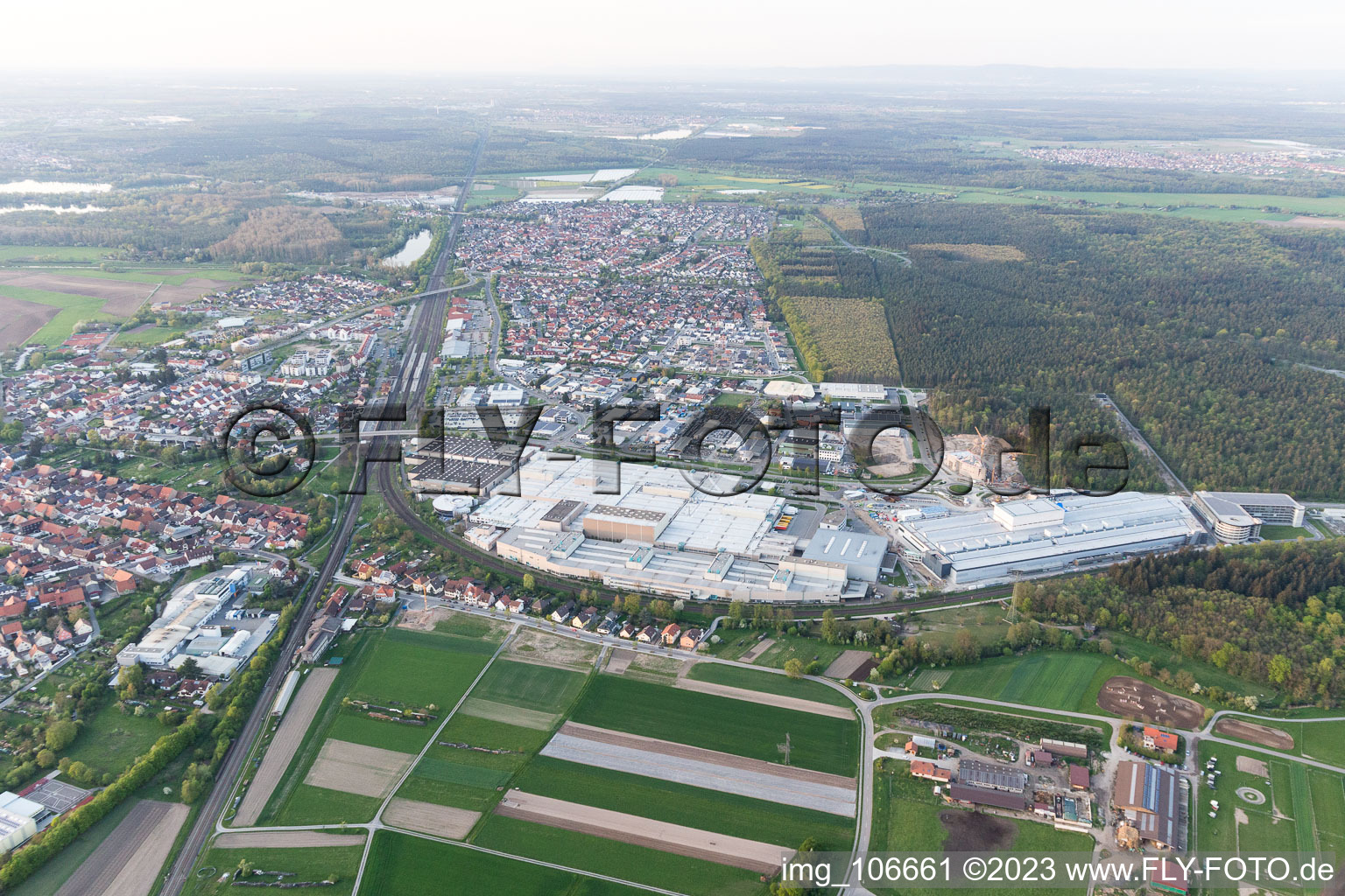Graben-Neudorf, SEW-EURODRIVE GmbH & Co KG im Bundesland Baden-Württemberg, Deutschland vom Flugzeug aus
