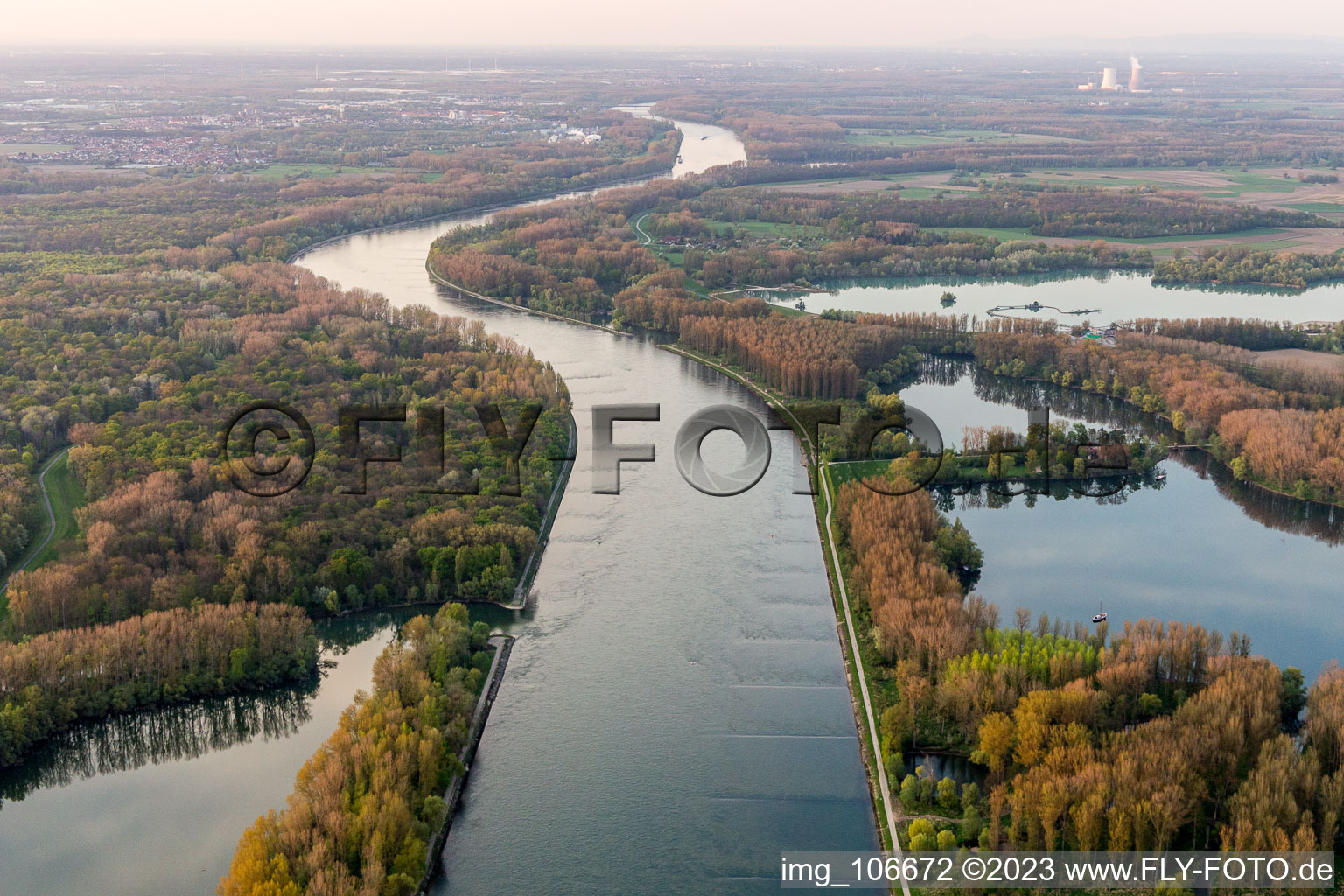 Luftbild von Leimersheim, Rhein im Bundesland Rheinland-Pfalz, Deutschland