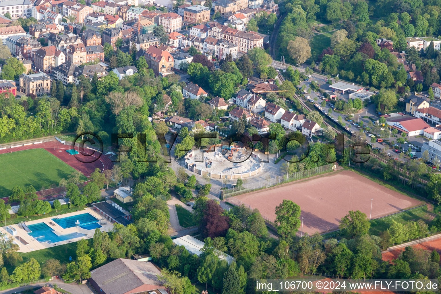 Luftbild von Abriss der Rundsporthalle in Landau in der Pfalz im Bundesland Rheinland-Pfalz, Deutschland