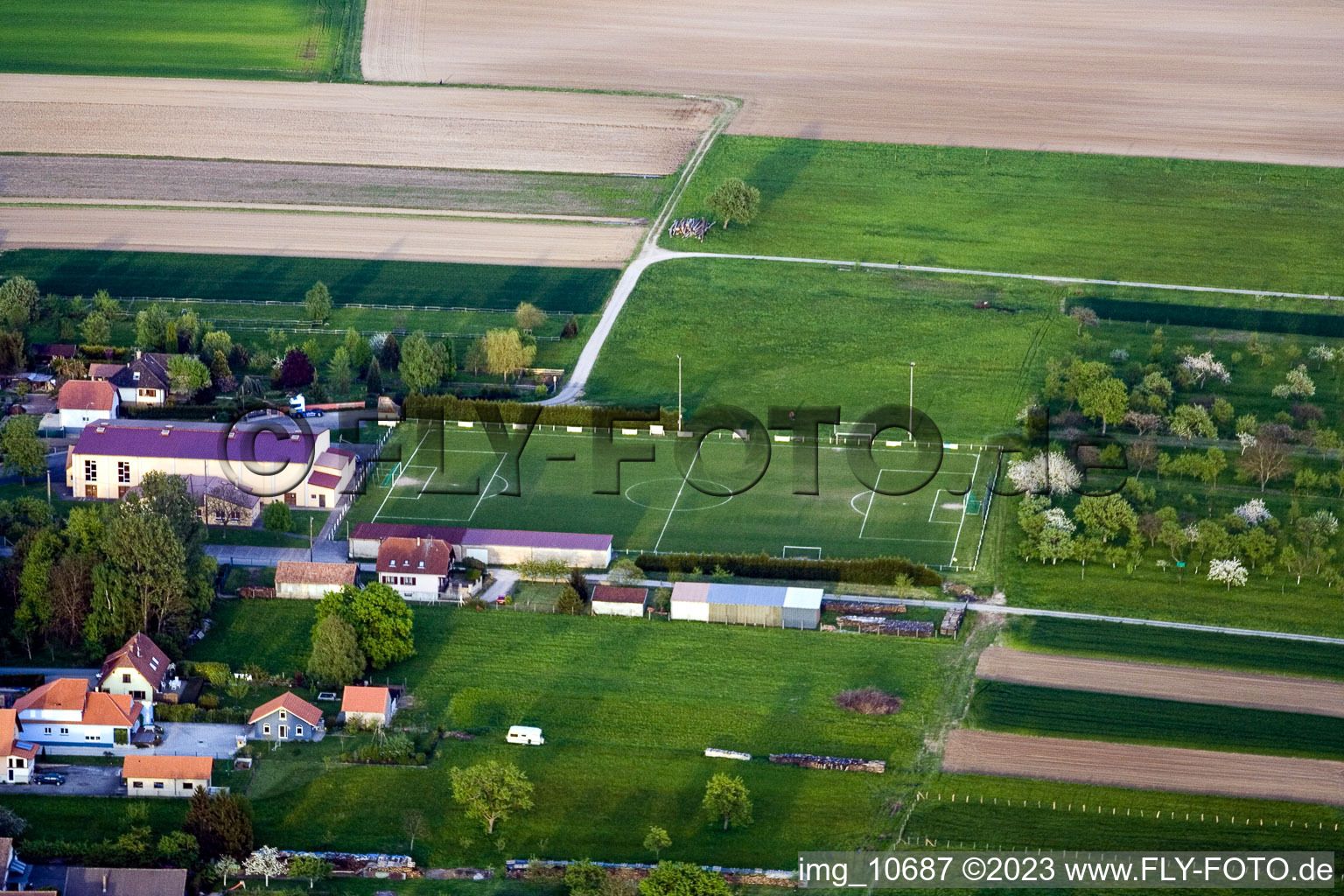 Drohnenbild von Eschbach im Bundesland Bas-Rhin, Frankreich