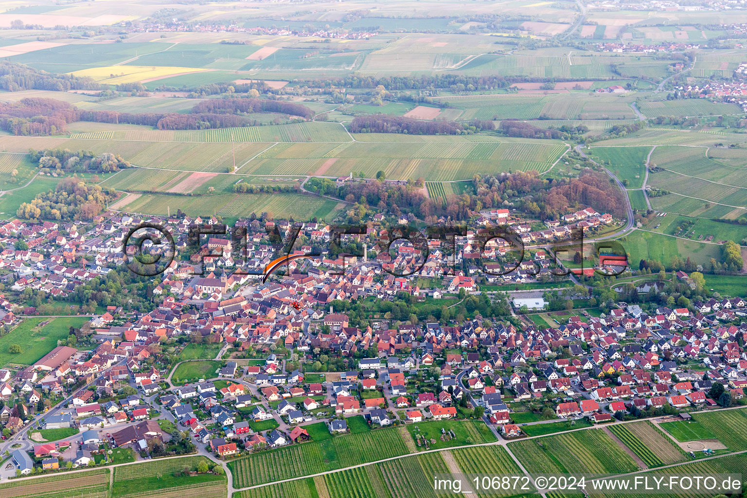 Schrägluftbild von Klingenmünster im Bundesland Rheinland-Pfalz, Deutschland